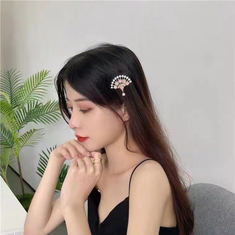 Vintage Pearl Hair Clip Elegant Fan Design