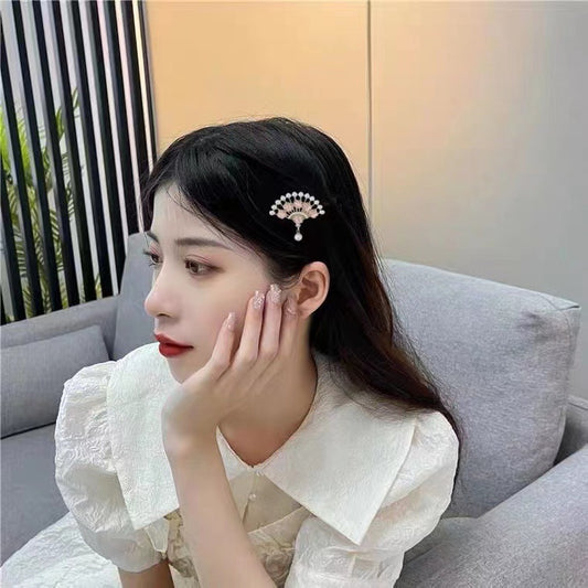 Vintage Pearl Hair Clip Elegant Fan Design