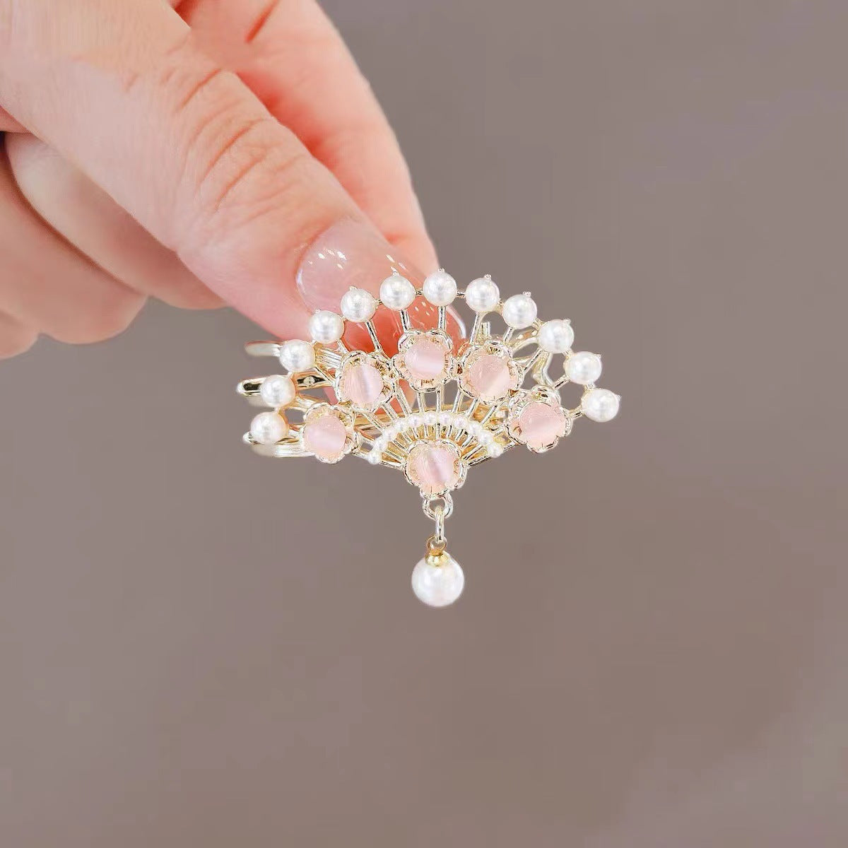 Vintage Pearl Hair Clip Elegant Fan Design